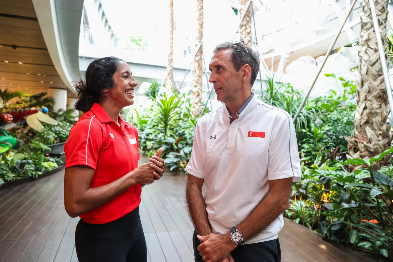 珊蒂在教练库尼亚的陪同下，今年至今已有长达四个月在国外训练和参加比赛。（白艳琳摄）