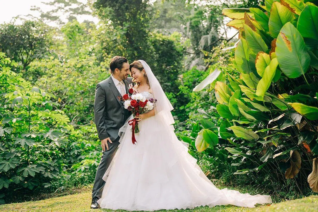 黄湘怡12日下午在社媒分享婚照。（取自黄湘怡IG）