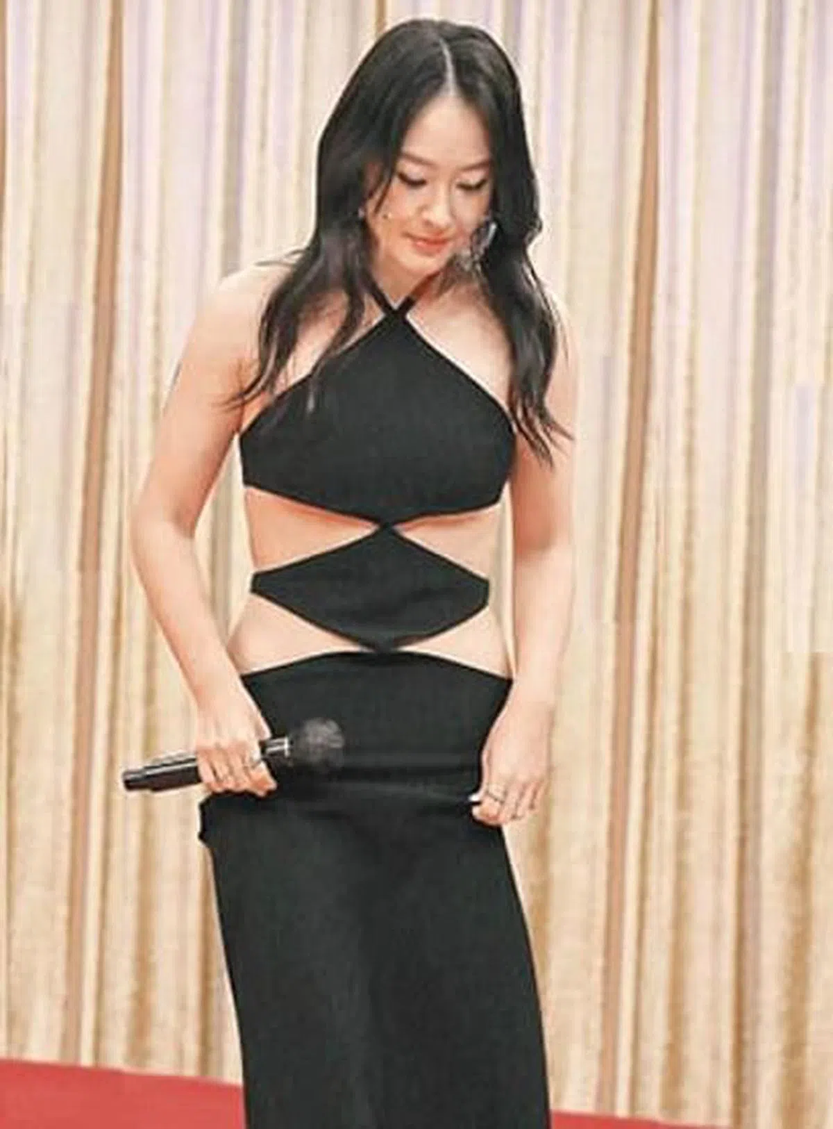 陈滢性感出席台庆亮灯仪式。（互联网）