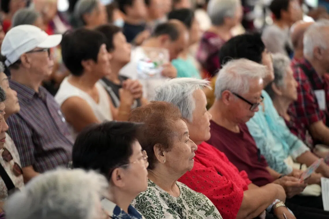 政府2014年推出建国一代配套，以协助和感谢在建国初期付出的年长国人。（谢智扬摄）