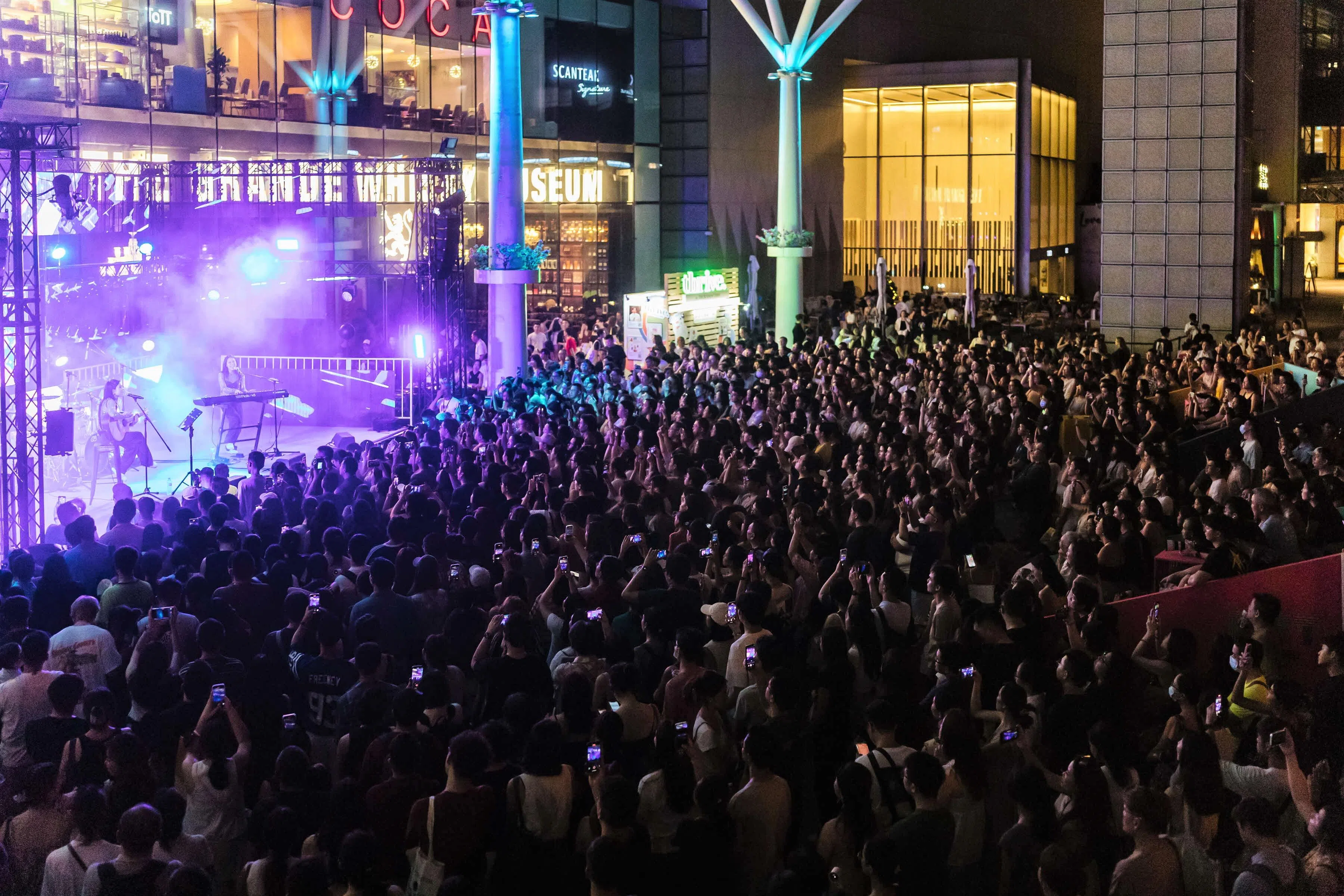 滨海湾中心的District M音乐活动也是市建局2017年推出的“商业促进区”试验计划之一。（Marina Central提供）