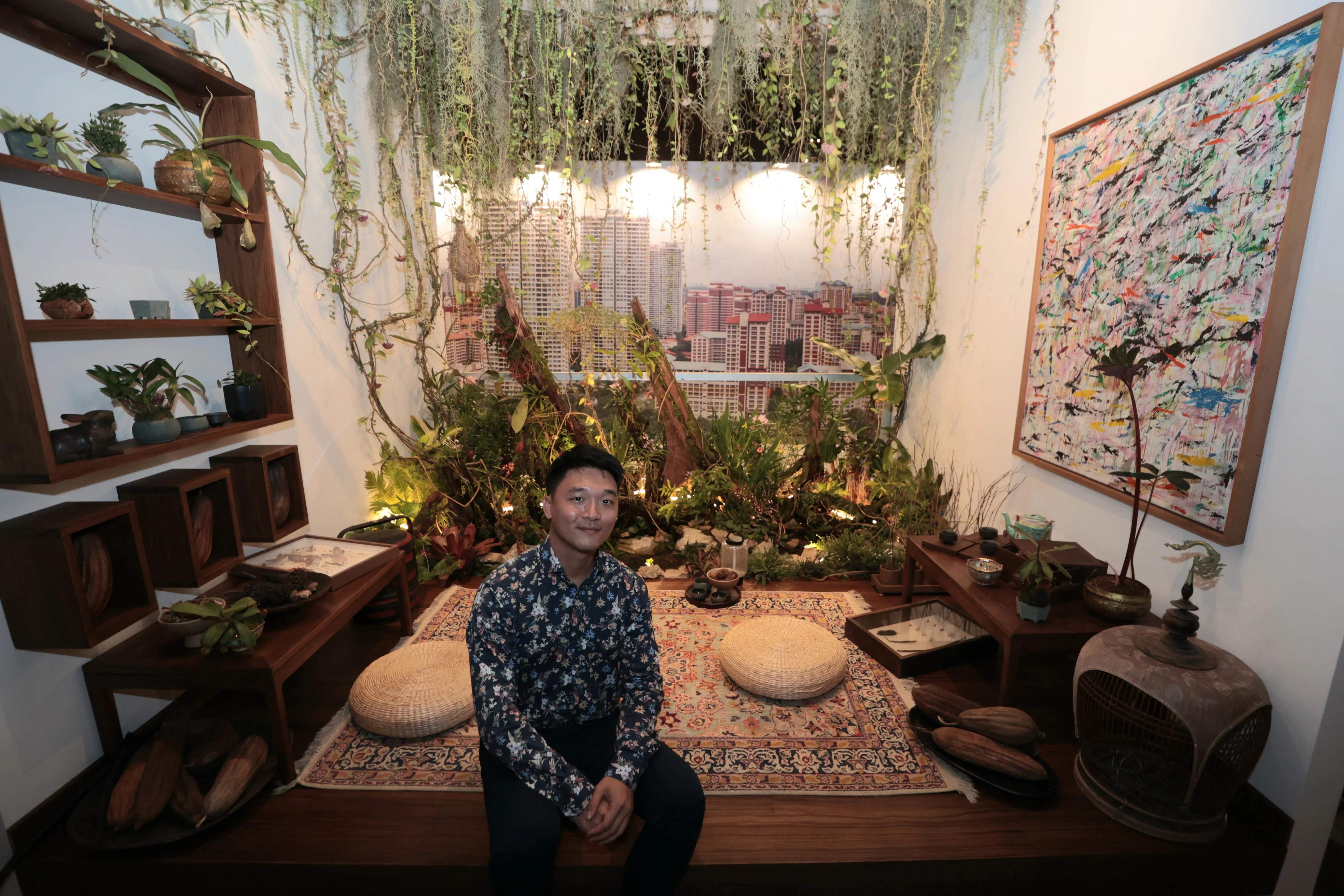 获阳台花园设计金奖的园艺设计师陈景翔说，阳台花园通常空间狭小，为了要感觉宽敞，就得多创造层次，利用光线打造纵深感，也得善用小型植物，让人们能停留更久的时间去观察，仔细感受自然的变化。（梁麒麟摄）