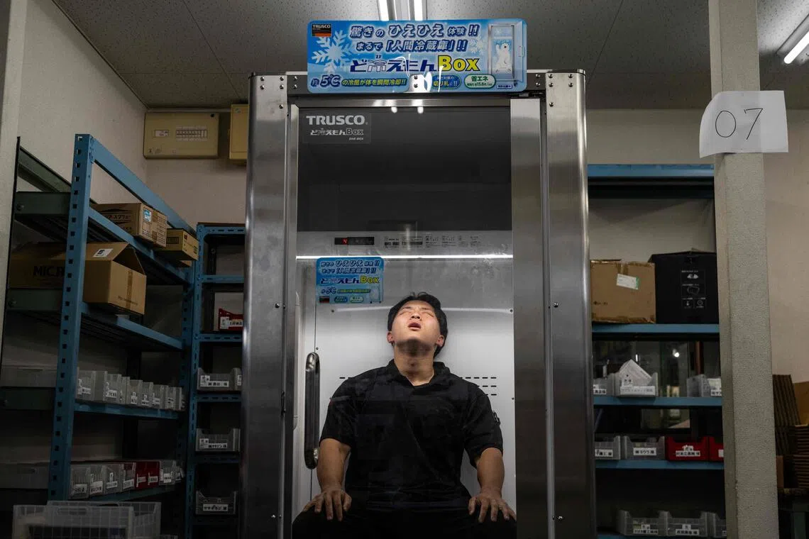 人用冰箱的耗电量不大，可在几分钟内让使用者迅速降温。（法新社）
