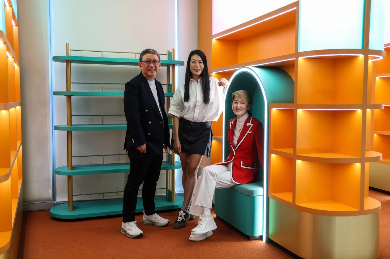 打造“新心相系”展览的创意团队，由国家图书馆管理局总馆长兼创新总监陈惠勇（右起）、创意总监谢敏，以及内容总监张泰洋领导。（白艳琳摄）