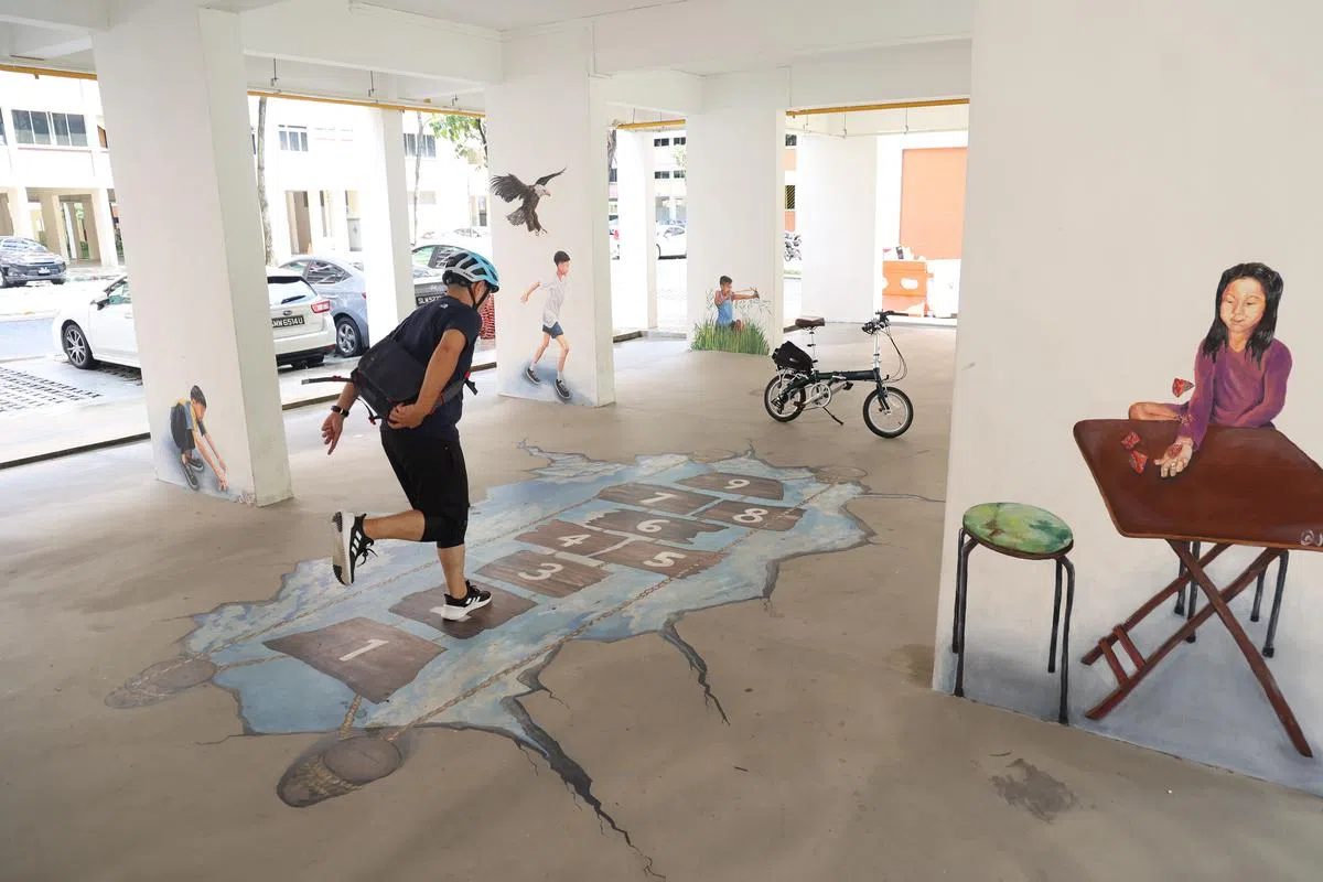 带孩子玩旧时游戏，也是很棒的亲子互动活动！（照片/叶振忠）