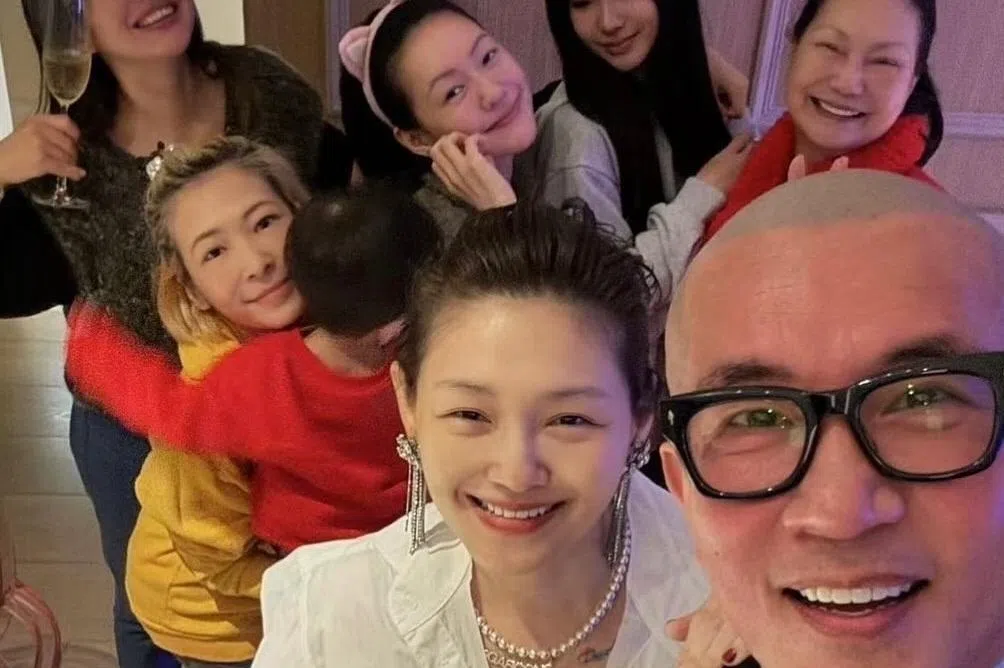 2025年早报网十大娱乐热闻 大S早逝全网同悲 谢韵仪闪婚闪爆狮城