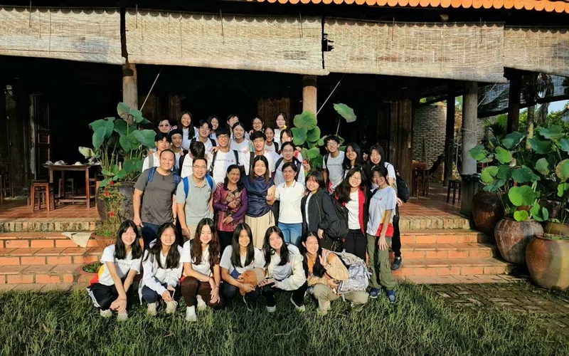 民宿主人和职员的贴心服务让华侨中学师生感觉宾至如归。（华侨中学张嘉玲摄）