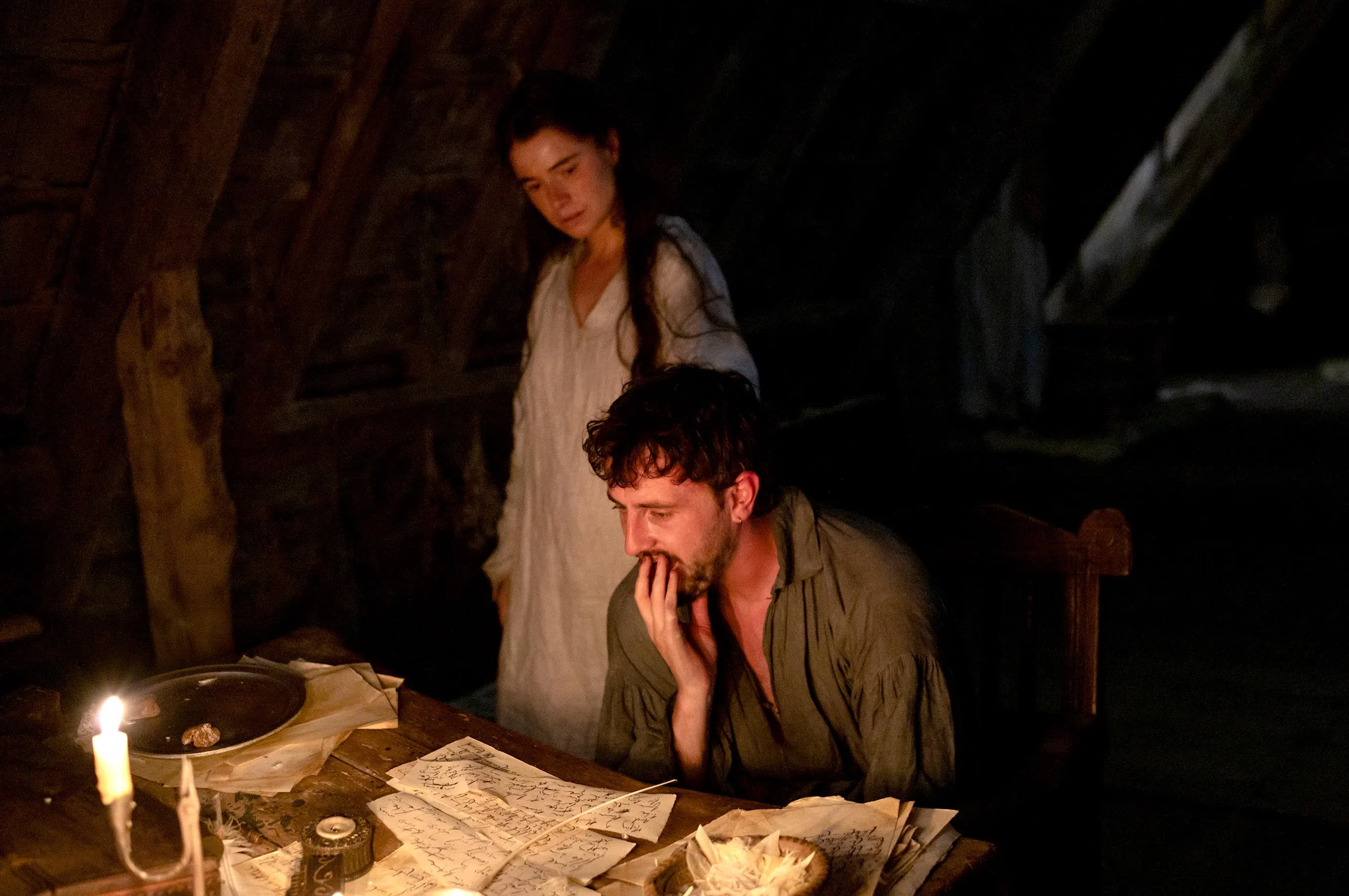 饰演莎翁的Paul Mescal（右）被视为最大遗珠。（联邦影业提供）