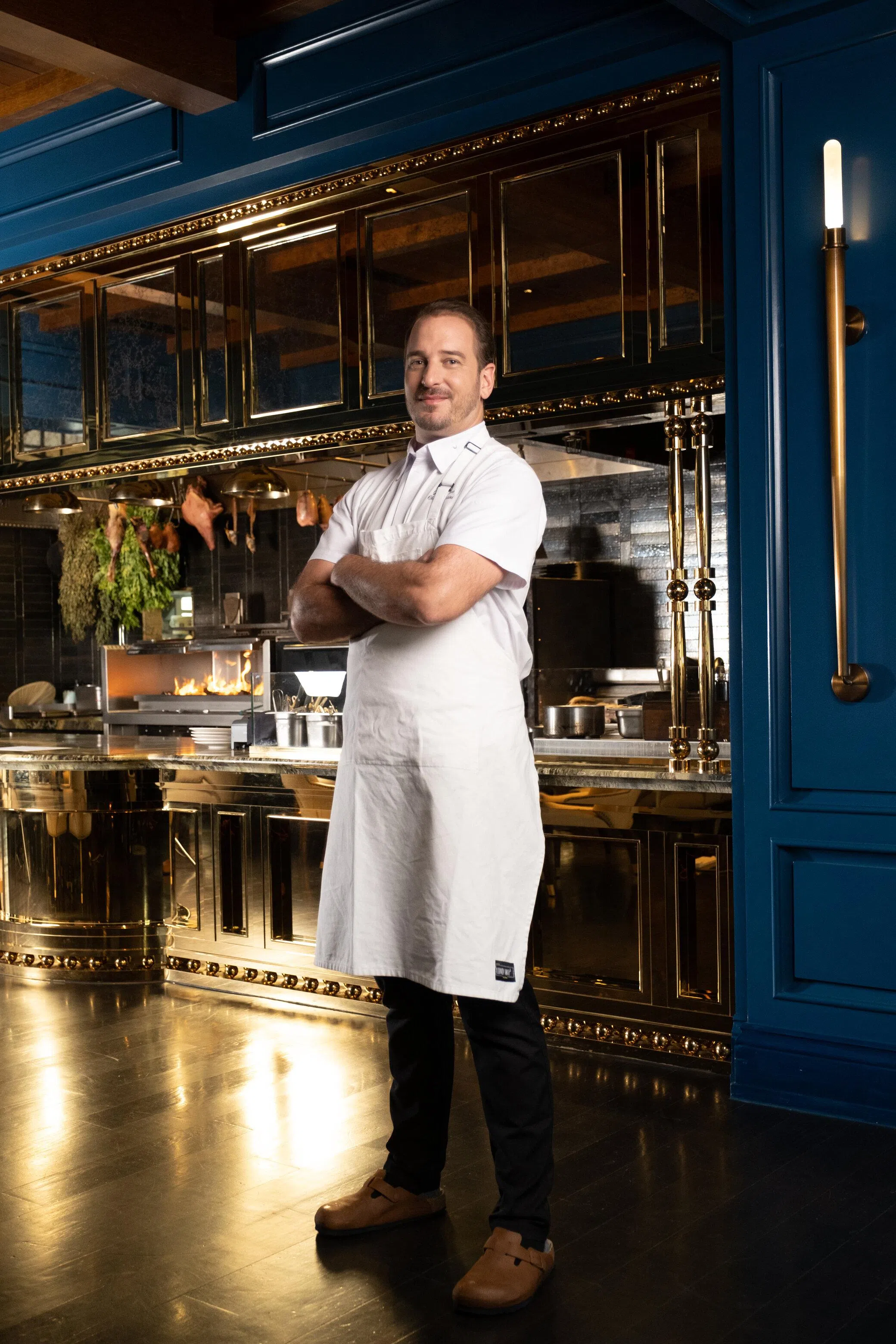 Butcher’s Block行政主厨乔丹·科奥（Jordan Keao）在夏威夷出生长大，童年时经常在厨房帮母亲生火、准备晚餐，这段经历点燃他对烹饪的热爱。（酒店提供）