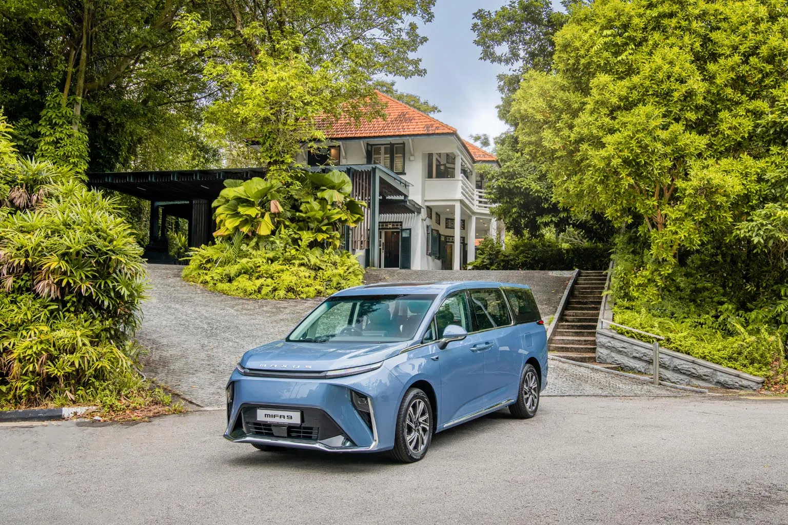 Mifa 9配置宽敞的七人座，第二排座椅还内置按摩功能，适合全家出行。（图/Maxus提供）