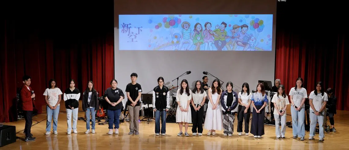 今年“新空下”半决赛在教育部大礼堂举行，创作组选手们带来多元曲风，舞台表现令人耳目一新。（龙国雄摄）