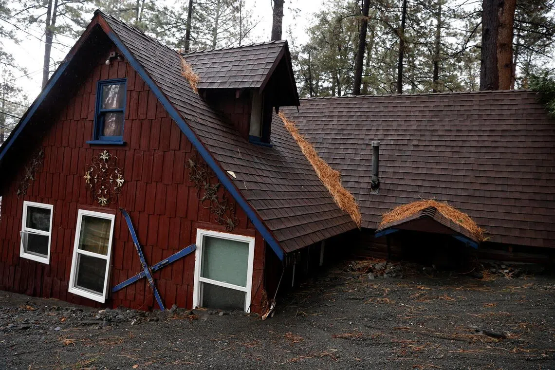 冬季风暴引发美国加州多起自然灾害