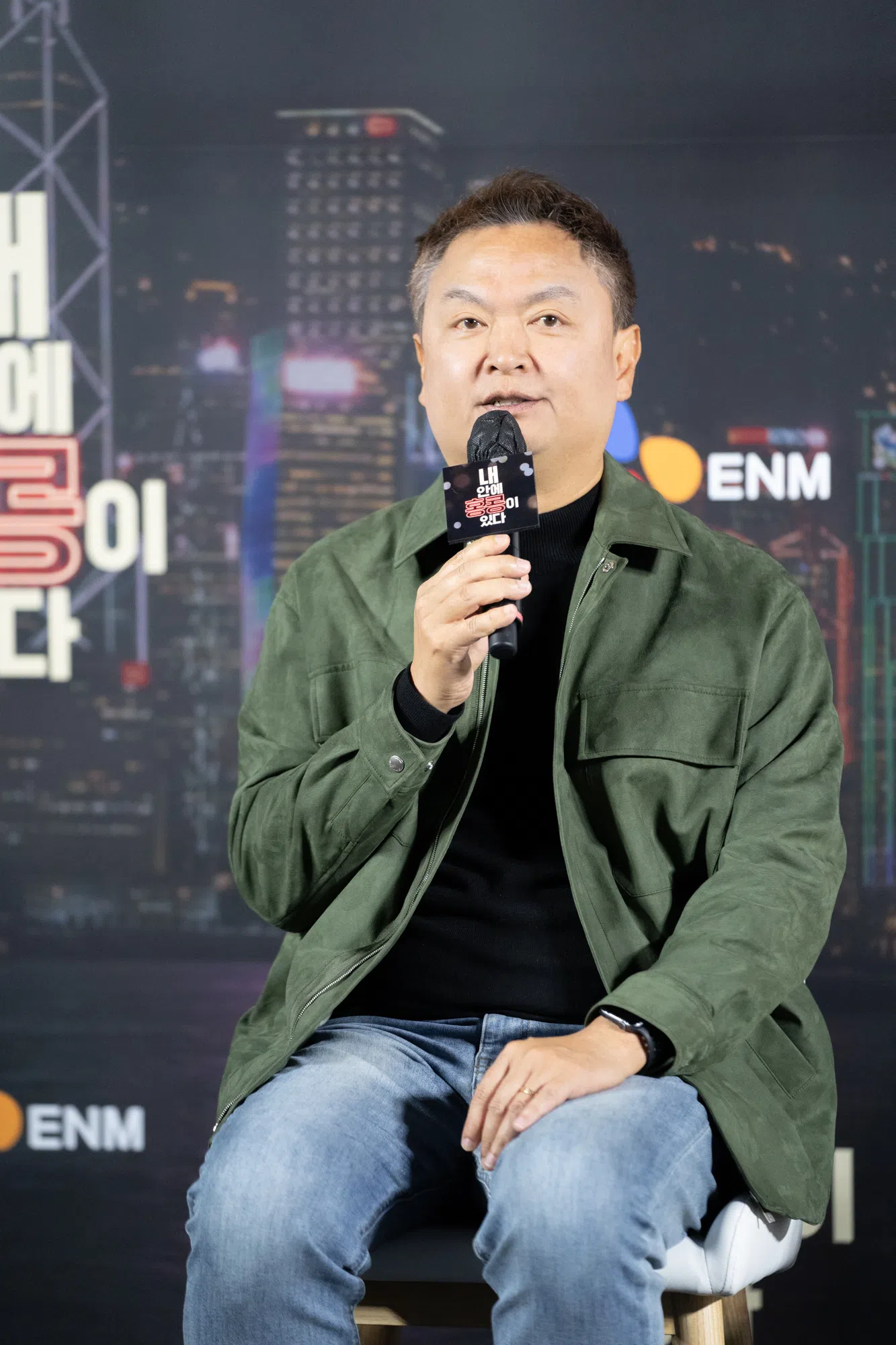 韩国动作片《犯罪都市》导演姜允成在香港拍摄奇幻爱情小品《香港·梦旅情》。（CJ ENM提供）