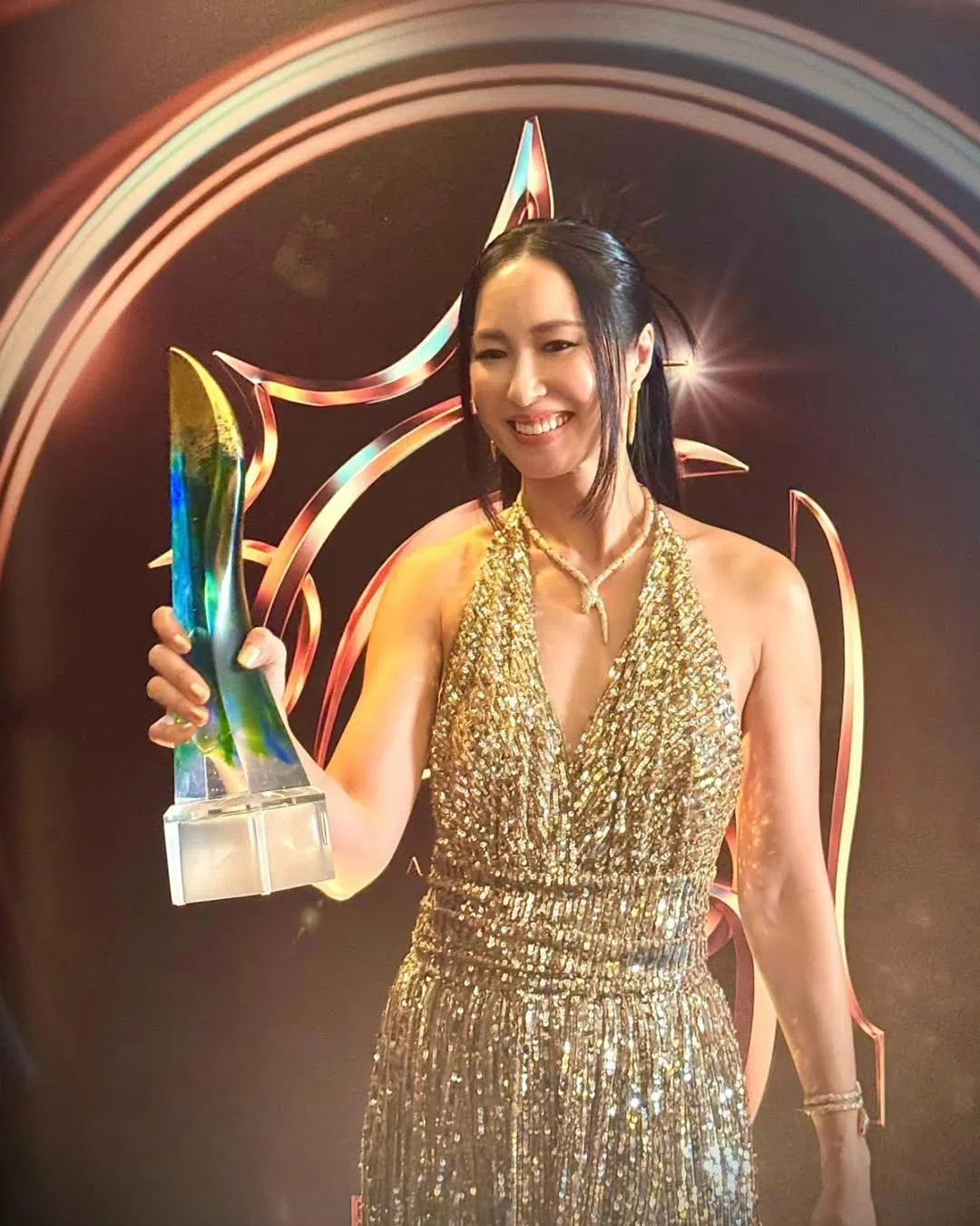 蔡琦慧2025年顺利拿下第九座“十大”，成为本届的“听牌”艺人。（取自蔡琦慧IG）