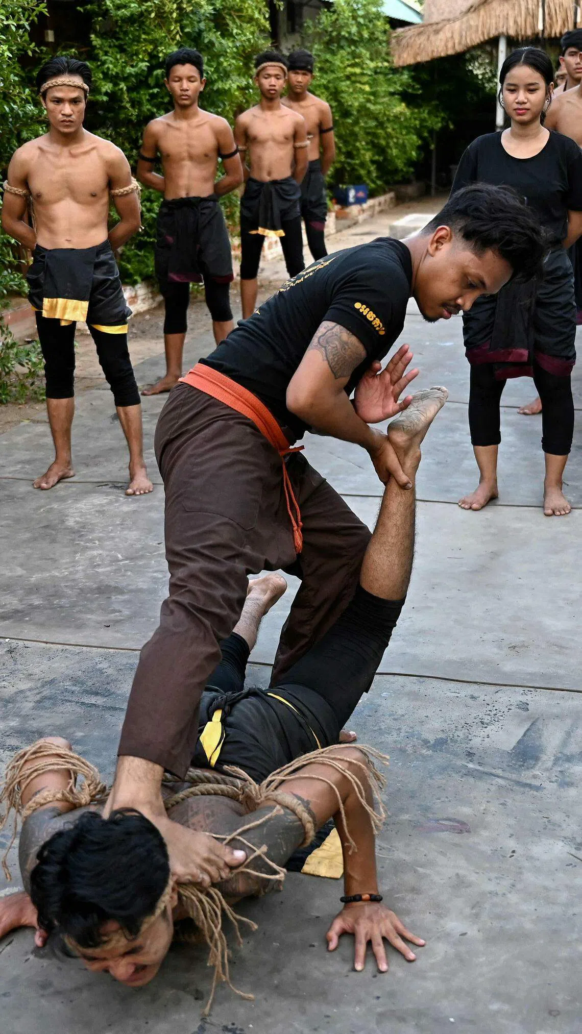 这种传统武术源自高棉帝国战士，十分注重赤手空拳的近身搏斗。（法新社）