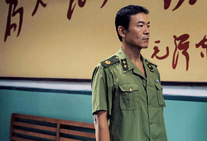 廖凡在《树影迷宫》饰演老民警冉曦。（取自剧集微博）