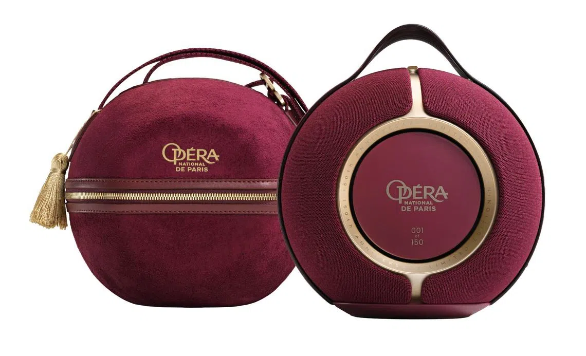 帝瓦雷随机附上印有巴黎歌剧院标志的精美红色收纳包。（厂商提供）