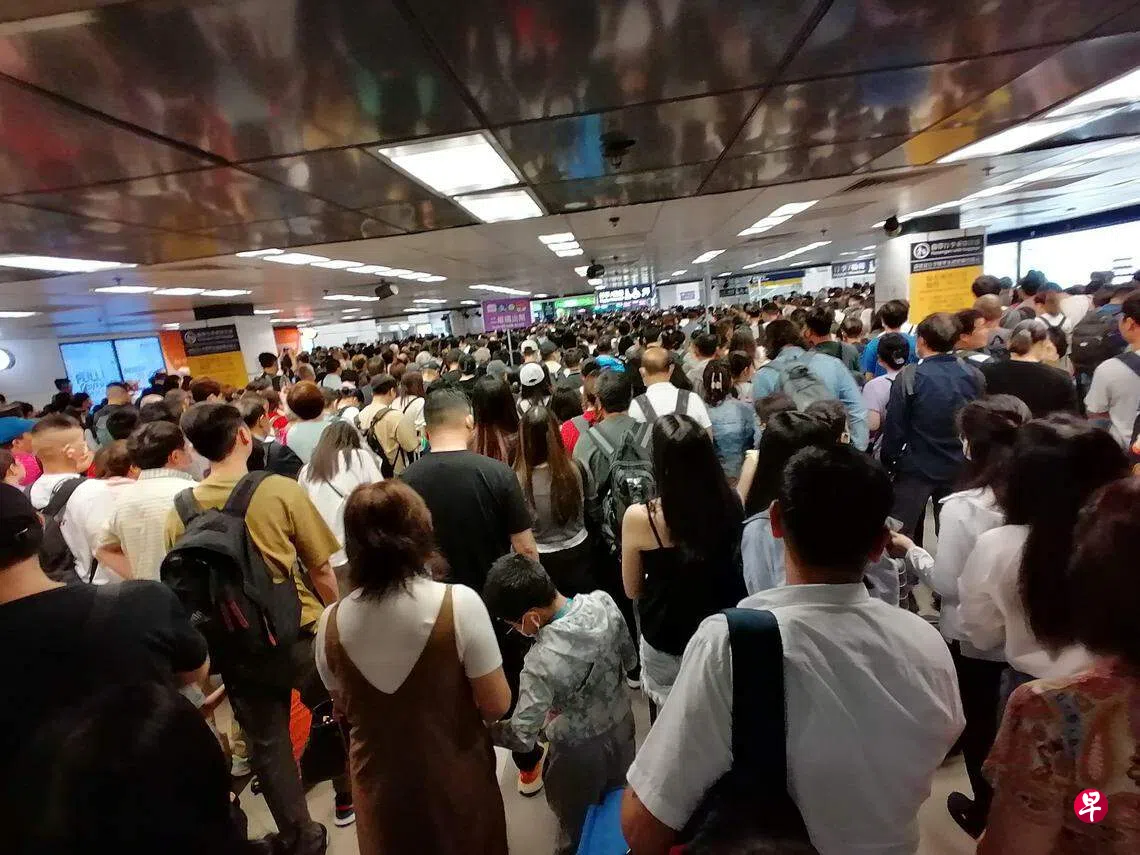 港人复活节假期蜂拥北上消费| 联合早报