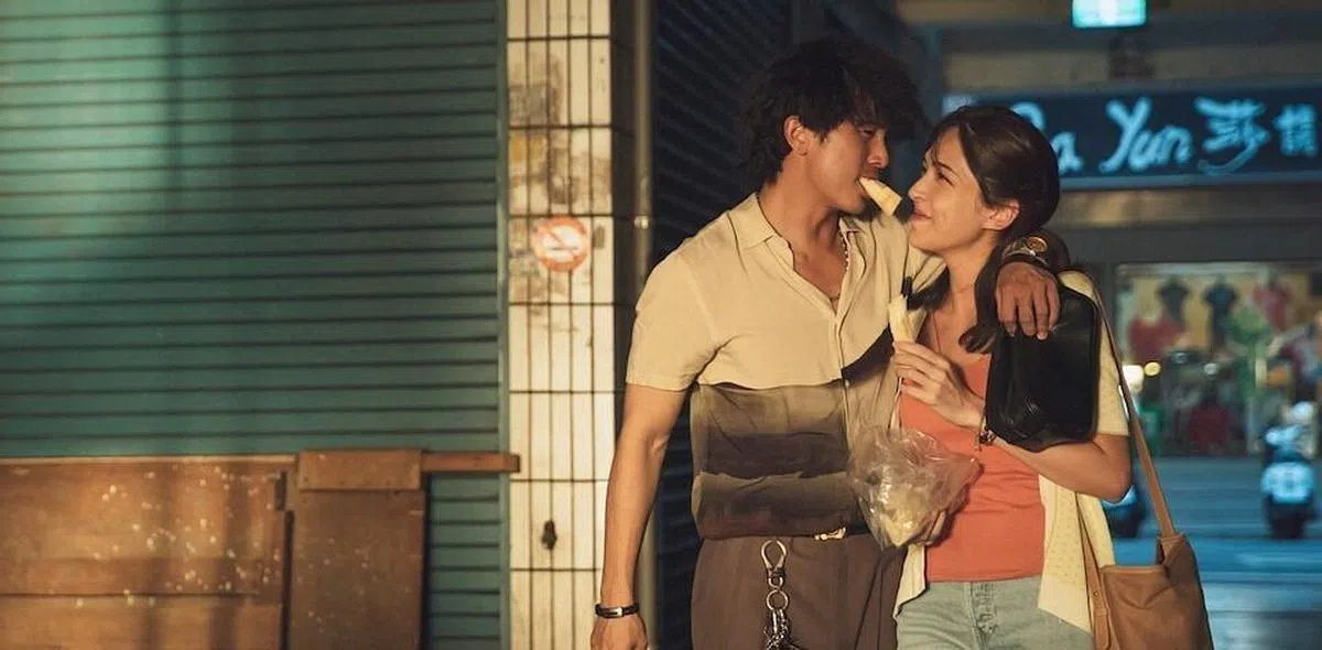 台版《当男人恋爱时》由邱泽、许玮宁主演，两人还因戏生情。（图/互联网）