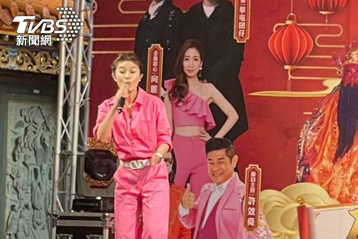 朱海君撇老公的风波阴霾，卖力表演。（TVBS新闻网）