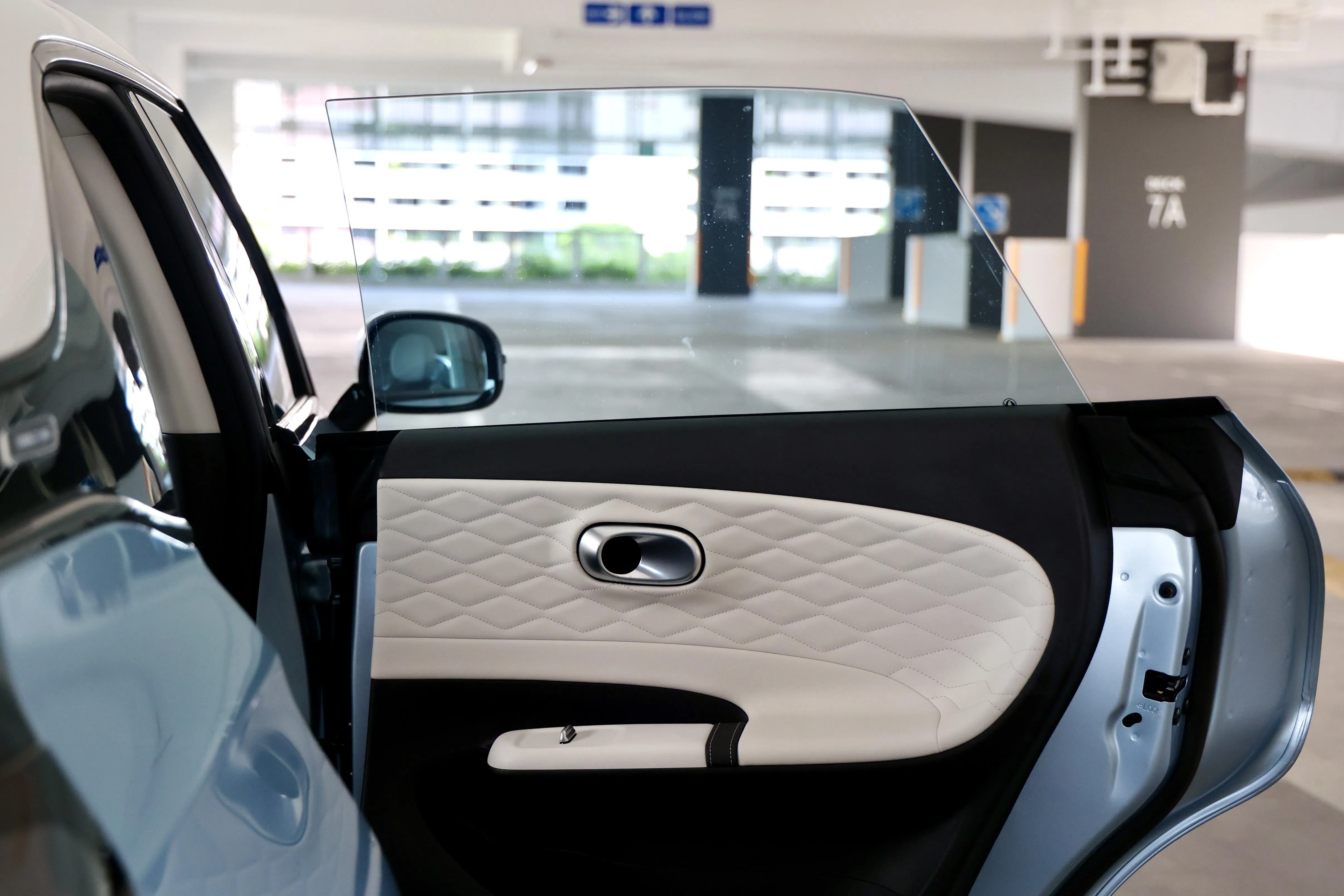 无边框车门增添时尚感。（陈斌勤摄）