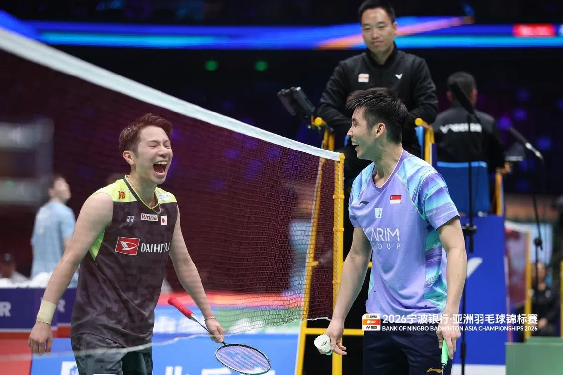 此役战罢，骆建佑（右）将与渡边航贵的交手纪录改写至二胜三负。（亚洲羽毛球锦标赛提供）