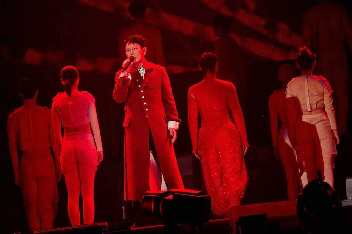 张信哲的演唱会融入舞蹈、灯效等艺术。（iMe SG提供）