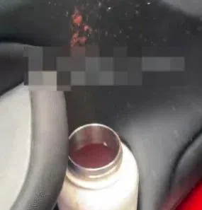 一名马来西亚女子用保温瓶装西瓜汁，结果忘记拿下车，里头的西瓜汁发酵产生气体，加上长时间在车内暴晒，导致保温瓶因气压太大而爆炸。（取自星洲日报）