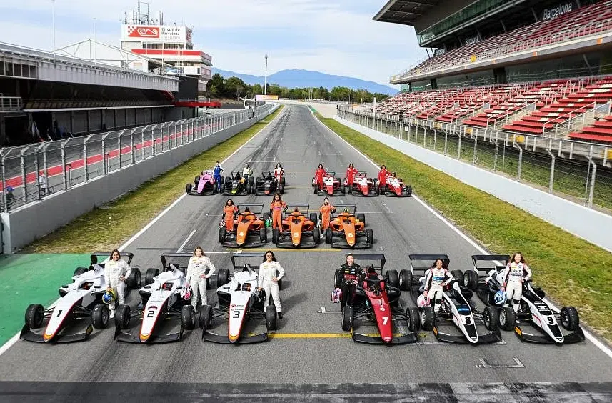 专为女性打造赛事的F1 Academy目前共有五支车队，分别为ART Grand Prix、Campos Racing、MP Motorsport、Prema Racing 和Rodin Carlin，每支车队有三辆车和三名车手。（取自F1 Academy官网）