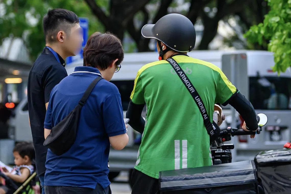 在本地配送员积极配合下，人力部在过去几个月展开执法行动，调查了约650名配送员，其中有四名外籍配送员涉非法工作被捕。（取自许宝琨脸书）