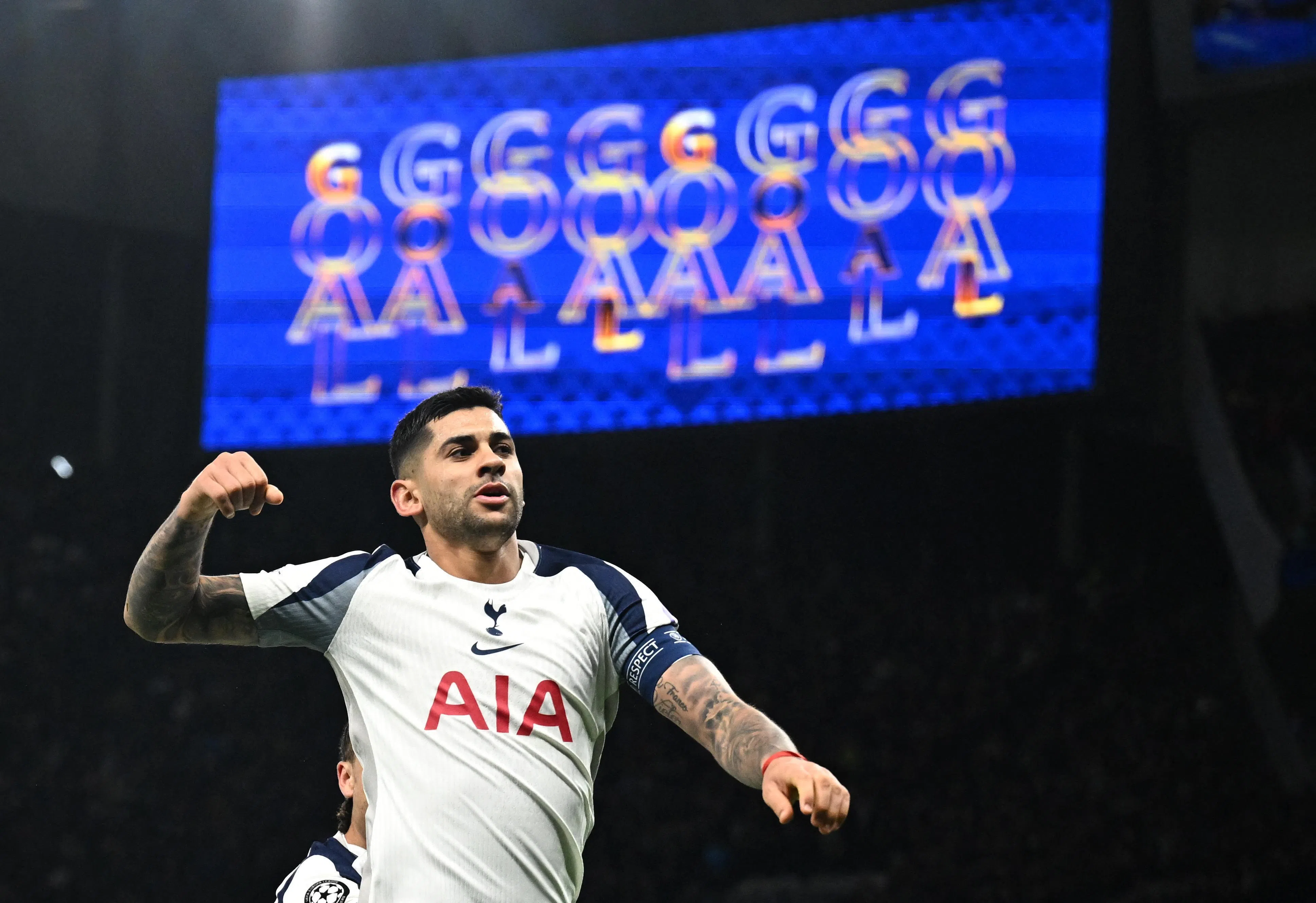 热刺队长罗梅罗在第14分钟率先攻破多特蒙德的龙门，助球队最终以2比0击败多特蒙德，取得近六场比赛的首场胜利。（路透社）