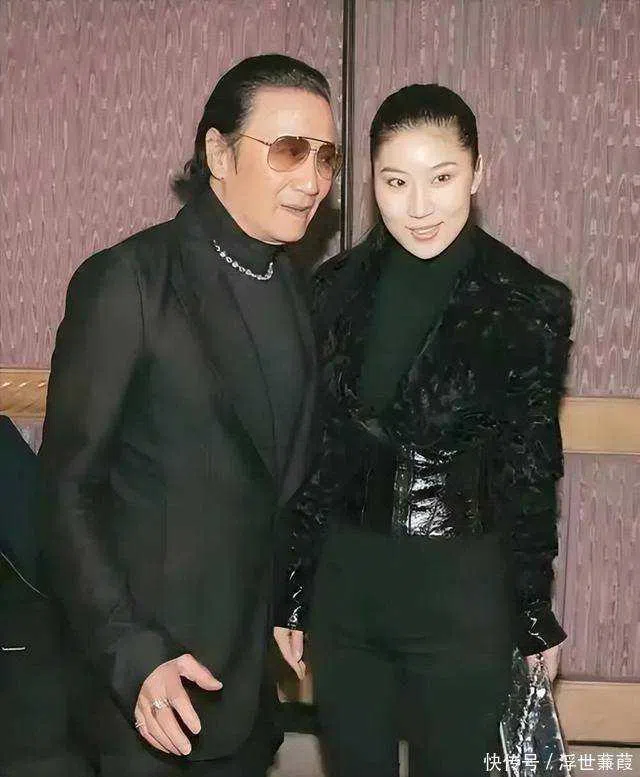 Coco（右）和谢贤曾有一段维持12年的“爷孙恋”。（互联网）