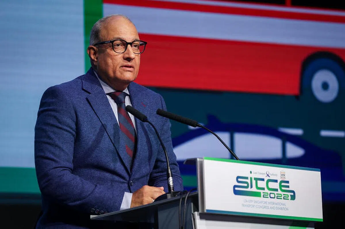 交通部长易华仁在新加坡国际交通大会暨展会开幕仪式致辞时指出，今年新注册的电动车占所有新注册车辆的超过10％。（叶振忠摄）