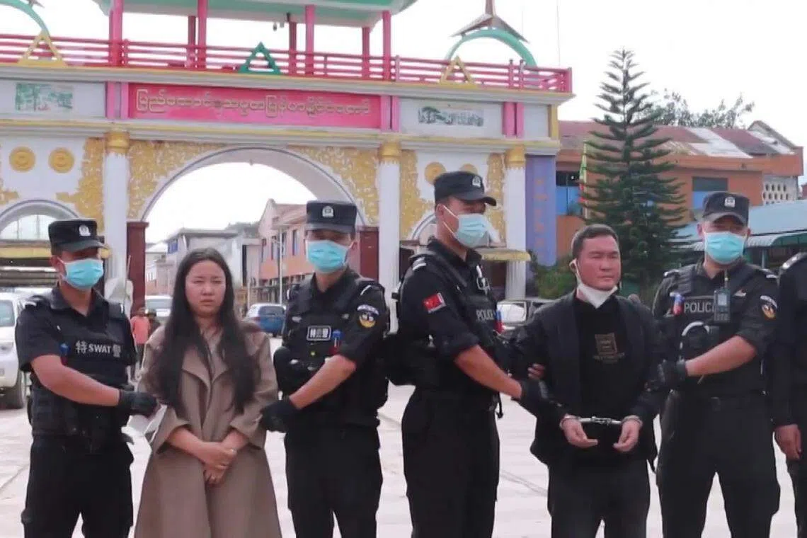 缅甸政府在11月中将明家三名成员移交给中国警方，明家首领明学昌畏罪自杀，有传言称明家手下的电诈园“卧虎山庄”曾发生命案，死者包括中国卧底。（中新社）