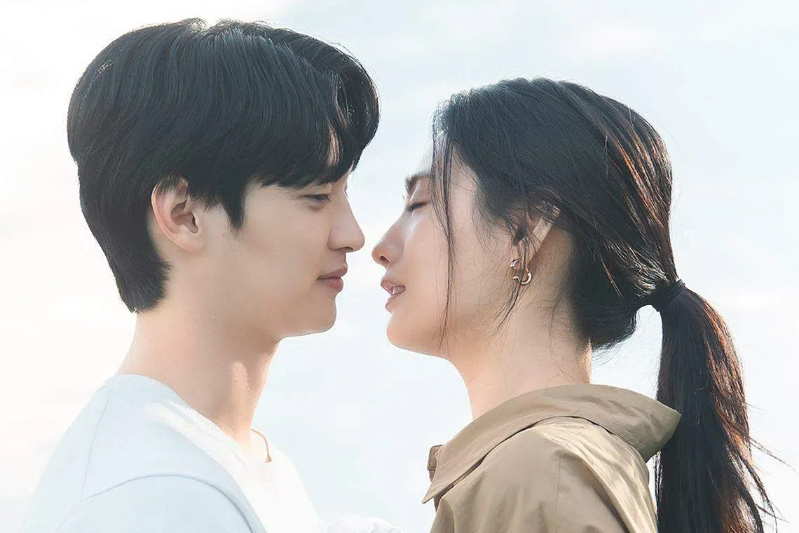 张东润（左）和Nana在《我的男神丘比特》共谱一段奇幻爱情。（Prime Video提供）