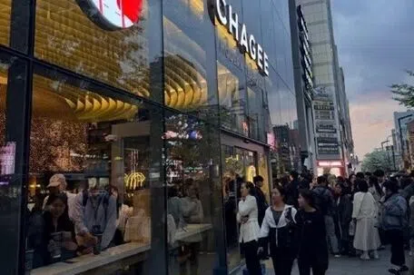 霸王茶姬首尔三门店开业 中国留学生称排三小时才买到
