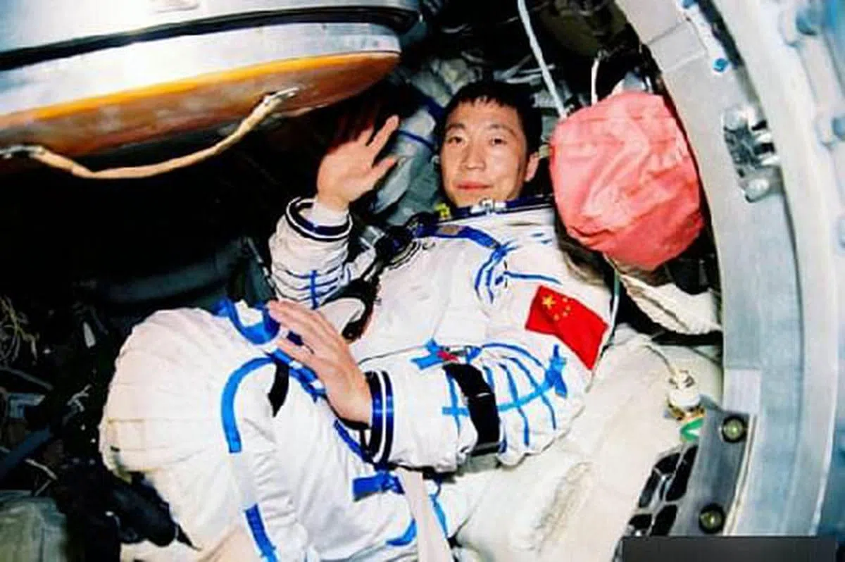 中国第一位进入太空的航天员杨利伟。（互联网）