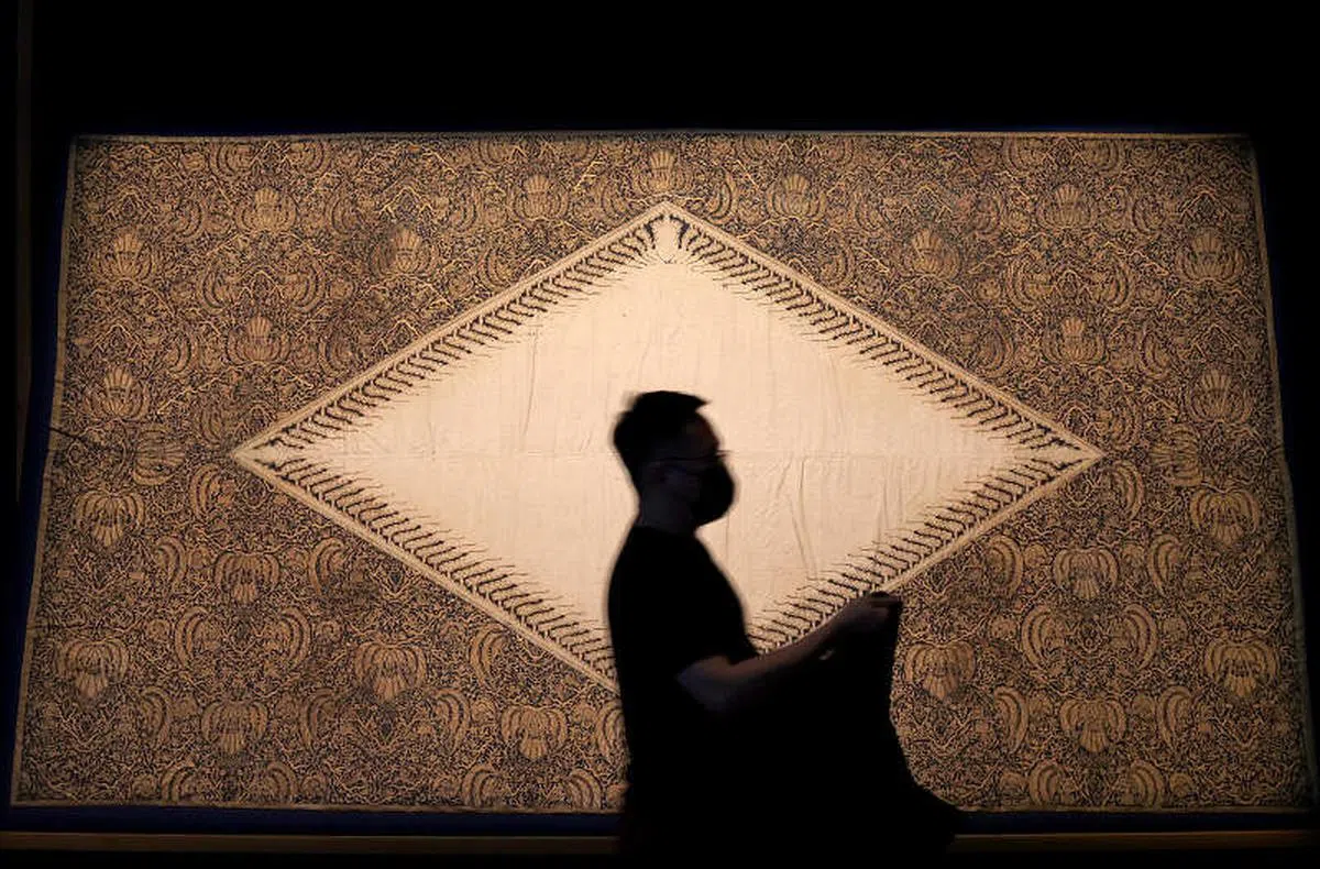 这款国家典藏的峇迪布有超过100年历史，是爪哇皇室庆典上使用的缠腰布。（龙国雄摄）