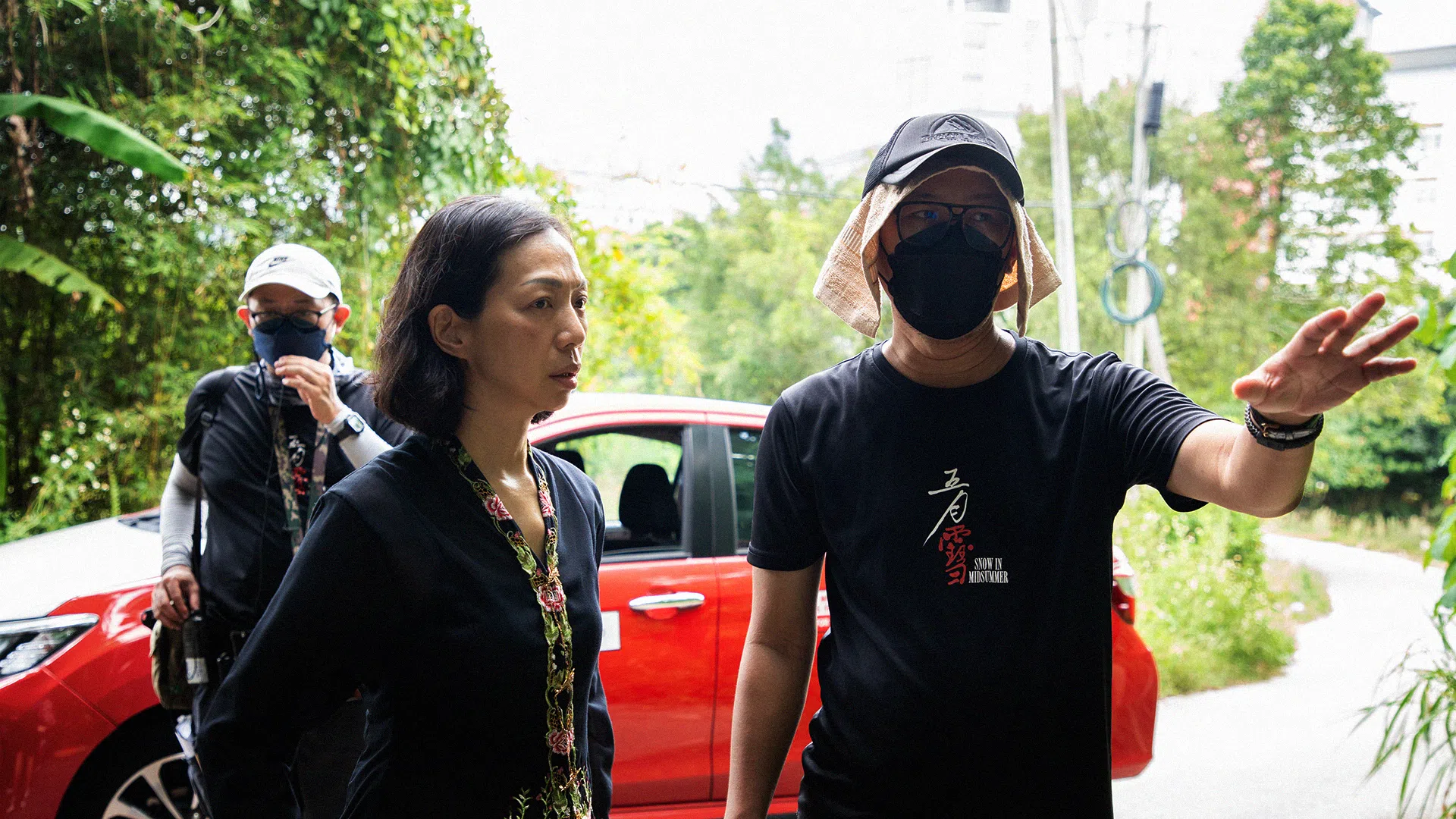 张吉安（右）盛赞万芳敬业，一口标准马来腔让人误以为她是马国演员。（堂堂映画提供）