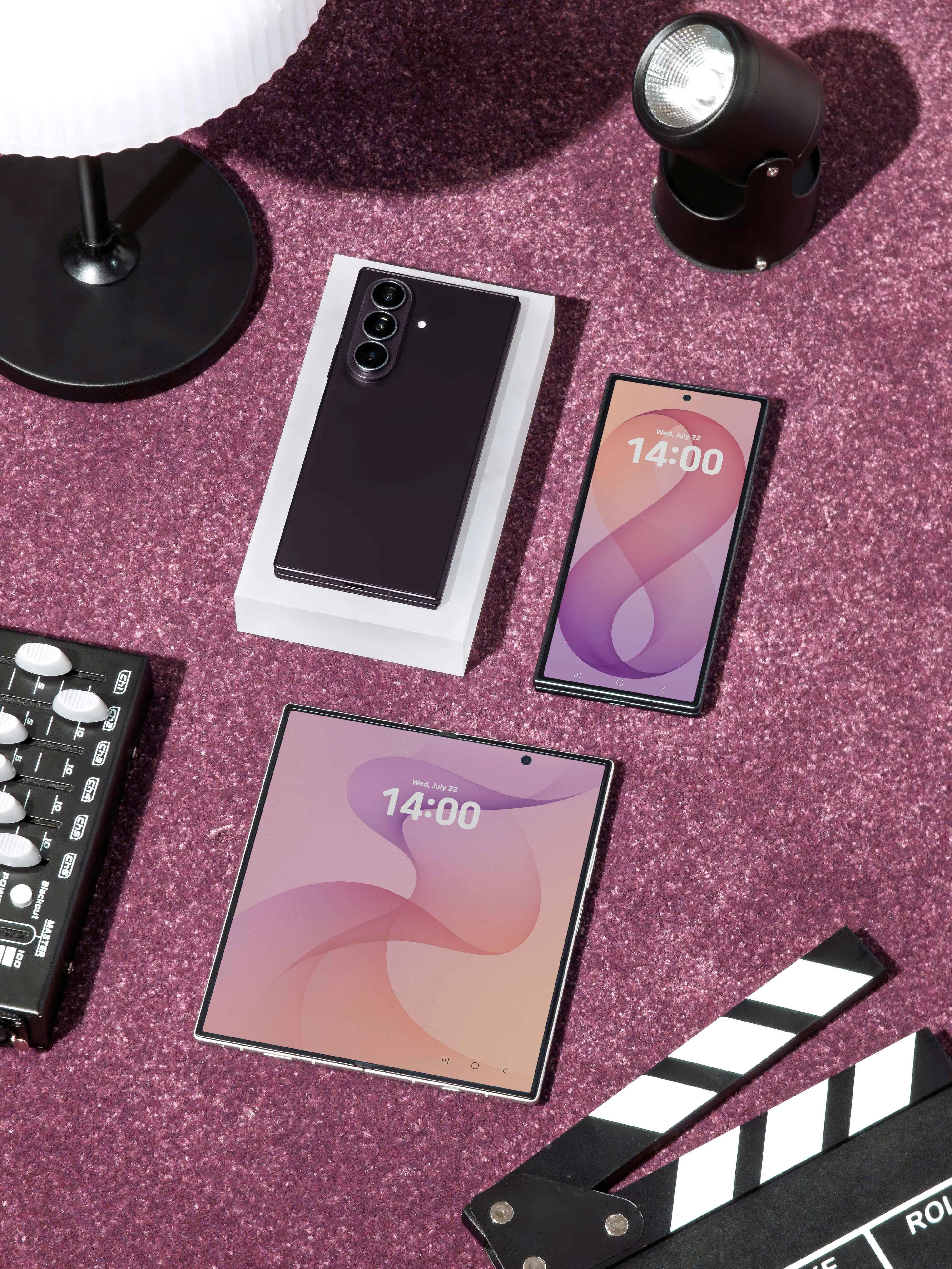 Galaxy Z Fold8 Ultra首次将三星的Ultra标准带入折叠屏系列，展开与折叠之间，兼顾大屏体验与便携设计。（三星提供）