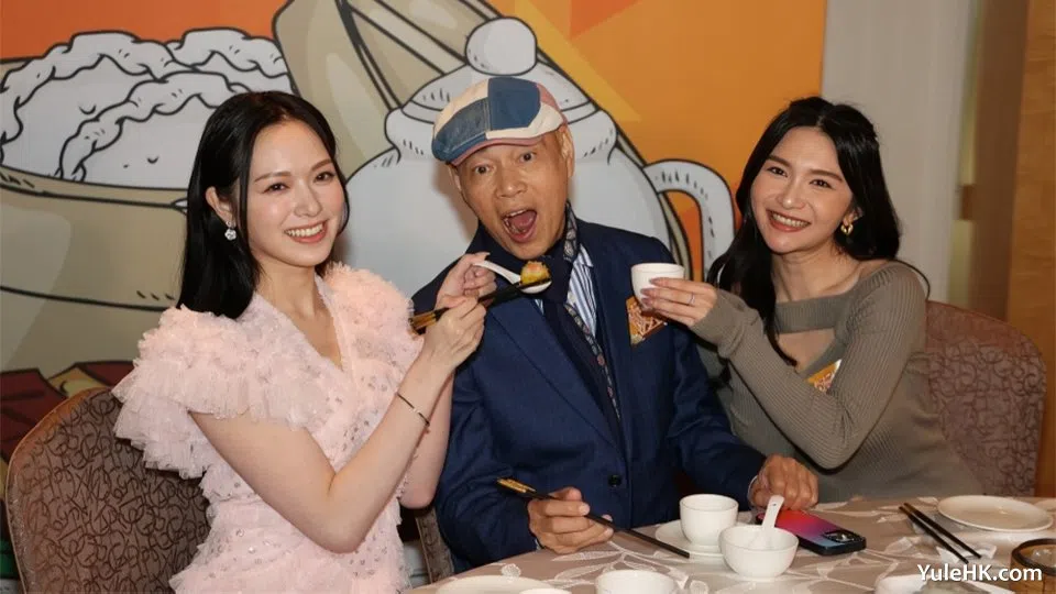 冯盈盈（左起）和罗家英、关枫馨一起品尝饮食文化。（TVB提供）