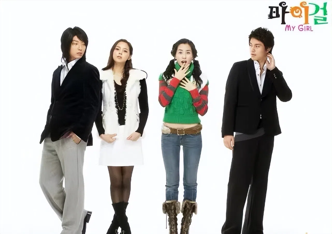 《我的女孩》捧红李栋旭（右）及男二李准基（左），也是李多海（右二）的代表作。（取自互联网）