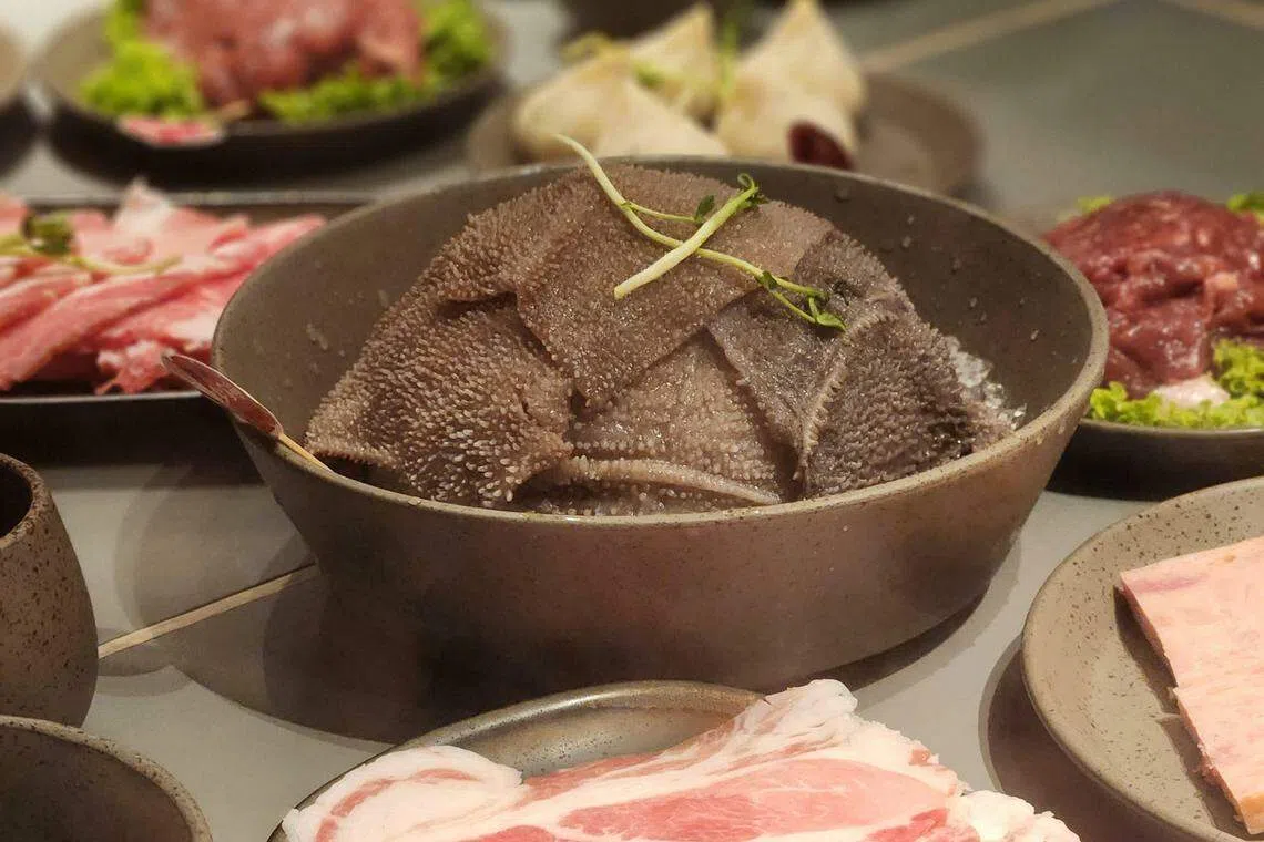 方叔叔重庆老火锅的稻田毛肚。（陈爱薇摄）