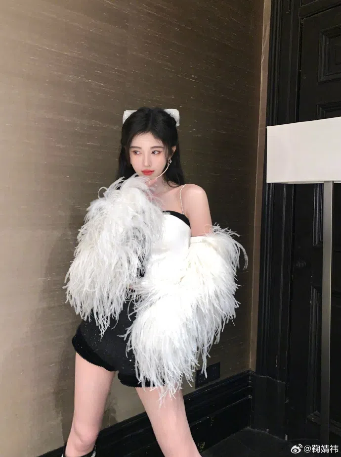 鞠婧祎原是女团歌手。（取自鞠婧祎微博）