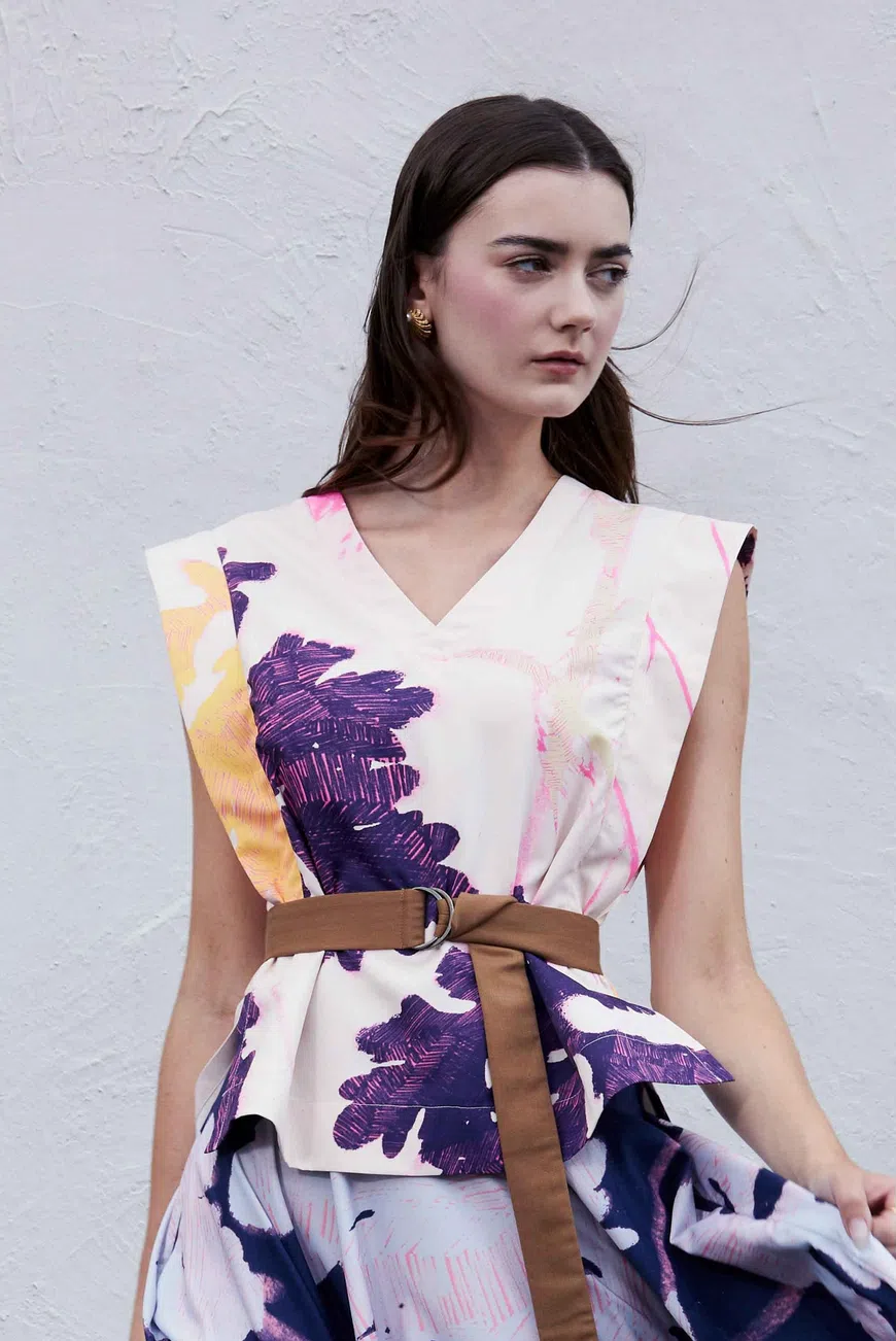 紫色图纹无袖上衣。（Reckless Ericka提供）