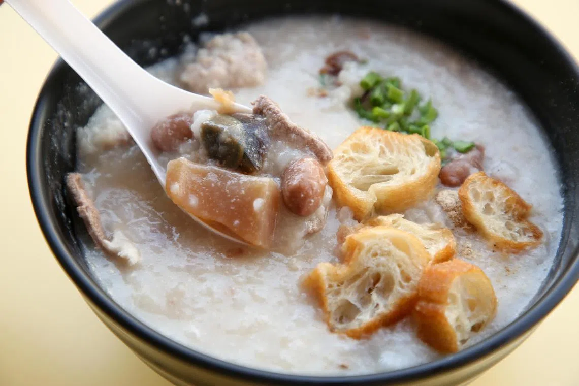 家好品粥的“全家福”食材丰富。（李姿仪摄）