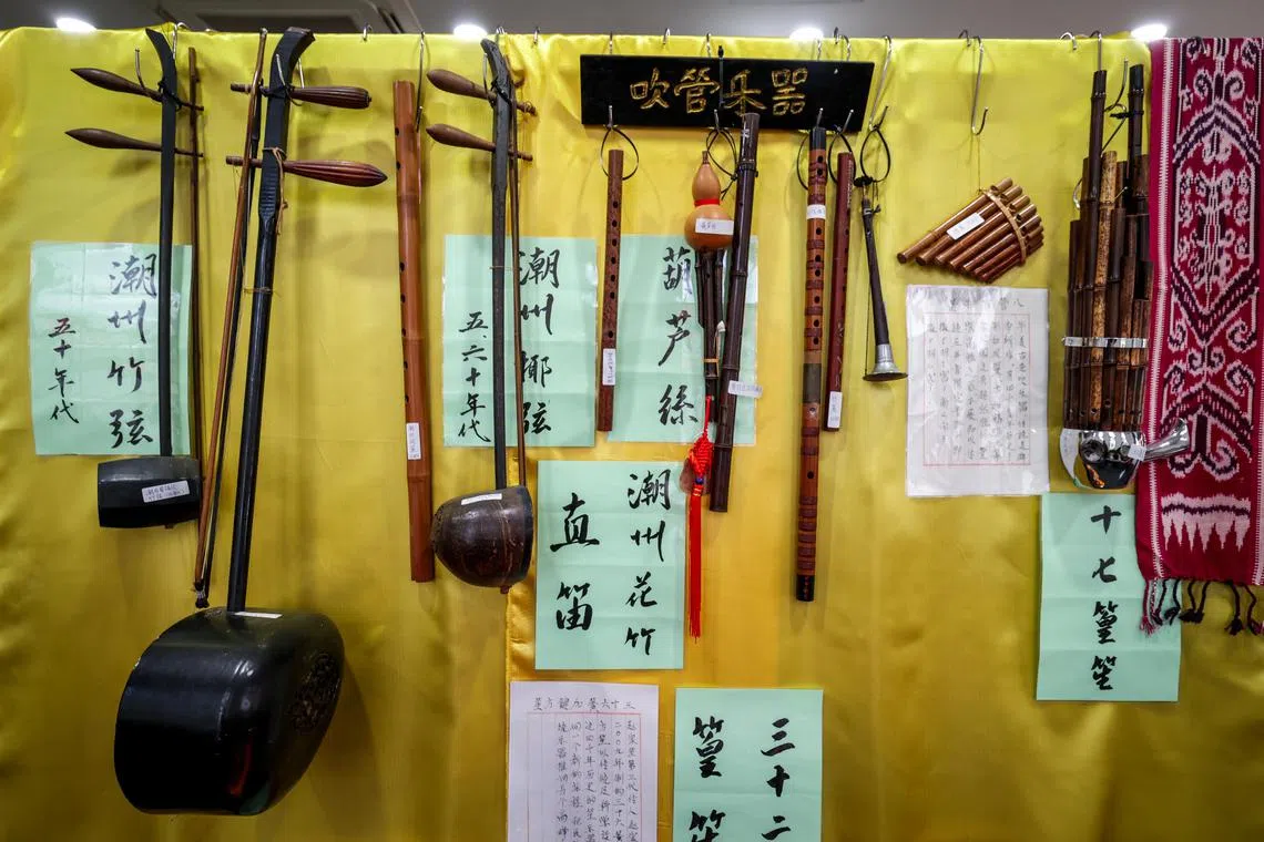 展览陈列形貌、乐声与身世各异的乐器，让人一饱眼福。（叶振忠摄）