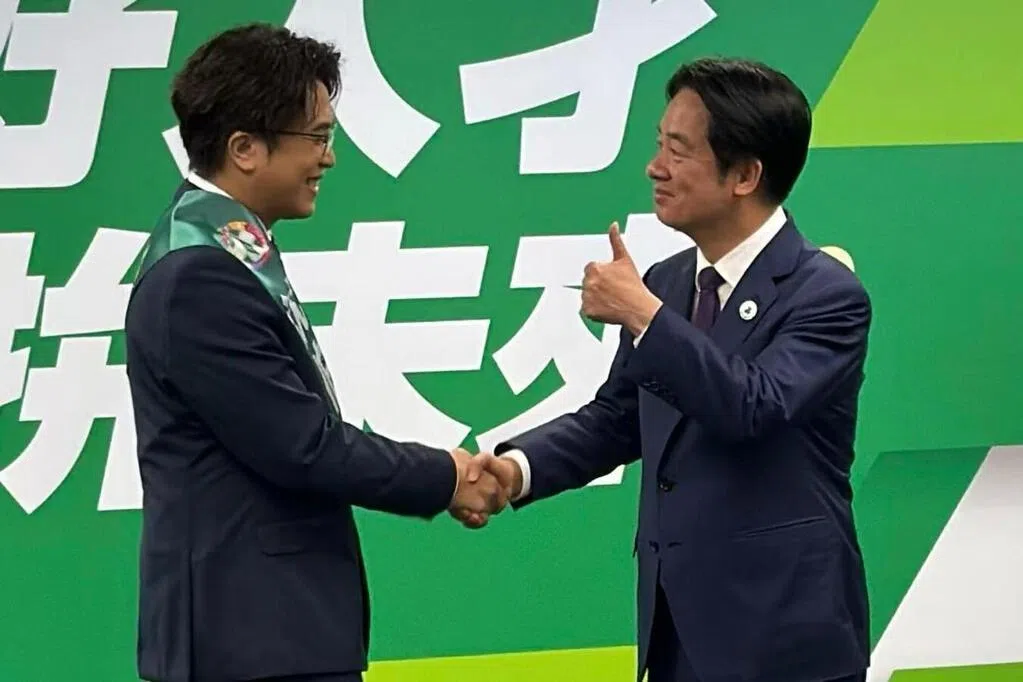 民进党征召沈伯洋参选台北市长 赖清德亲挂选举背带