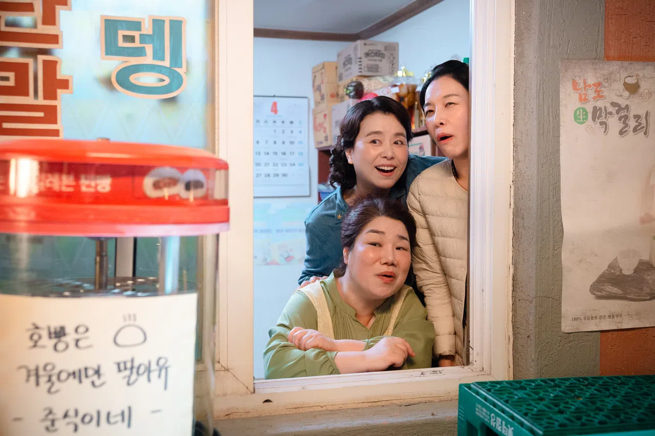 剧中配角都非常吸睛，其中“SES姐妹花”是一大看点。（Netflix提供）