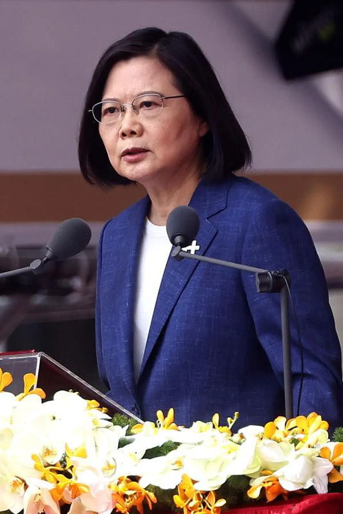 台湾总统蔡英文今早在双十庆祝大会上说，中华民国正处在72年来最复杂多变的局势当中，台湾人民绝不会在压力下屈服。（路透社）